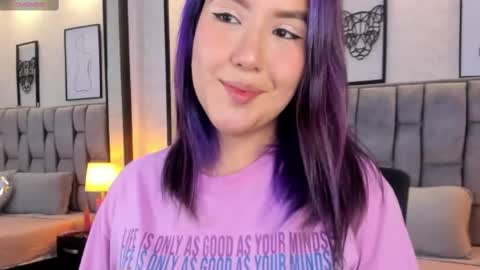 Snapshot of emily_5weet chatting on March 7, 3:19 am Emily online show from March 7, 3:19 am