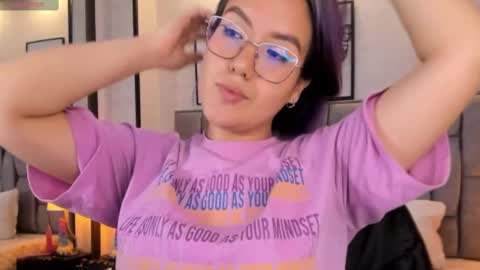 Snapshot of emily_5weet chatting on March 7, 10:02 am Emily online show from March 7, 10:02 am