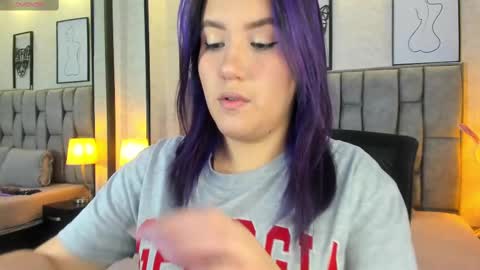 Snapshot of emily_5weet chatting on March 12, 3:35 am Emily online show from March 12, 3:35 am