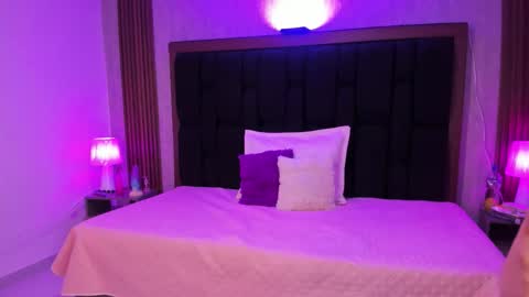 Snapshot of emily_5weet chatting on September 18, 4:14 am Emily online show from September 18, 4:14 am