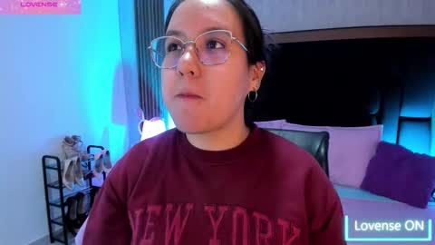 Snapshot of emily_5weet chatting on October 14, 4:13 am Emily online show from October 14, 4:13 am