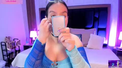 Snapshot of emily_5weet chatting on October 16, 5:08 am Emily online show from October 16, 5:08 am