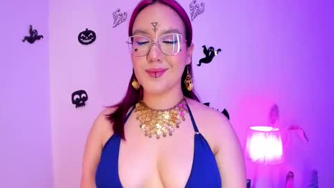 Snapshot of emily_5weet chatting on October 29, 4:04 am Emily online show from October 29, 4:04 am
