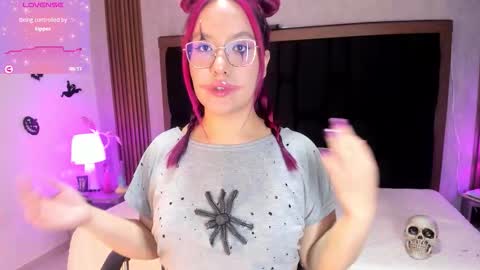 Snapshot of emily_5weet chatting on October 30, 4:58 am Emily online show from October 30, 4:58 am