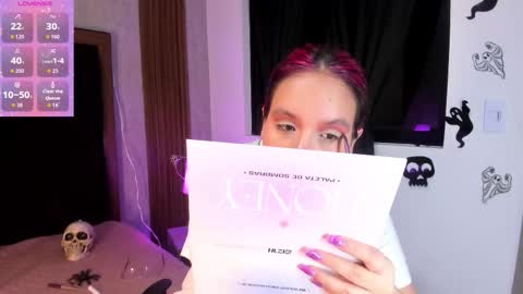 Snapshot of emily_5weet chatting on October 31, 4:02 am Emily online show from October 31, 4:02 am