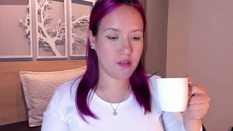 Snapshot of emily_5weet chatting on December 2, 3:34 am Emily online show from December 2, 3:34 am