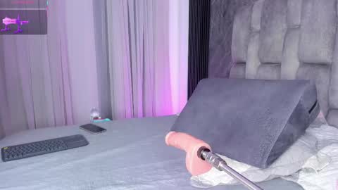 Emily online show from October 11, 12:04 pm