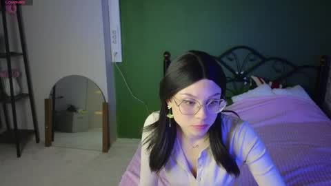 Snapshot of emily__hamilton chatting on June 1, 12:45 am Emily online show from June 1, 12:45 am