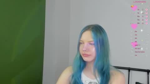 Snapshot of emily__hamilton chatting on June 5, 5:47 am Emily online show from June 5, 5:47 am