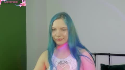 Snapshot of emily__hamilton chatting on June 5, 6:52 am Emily online show from June 5, 6:52 am