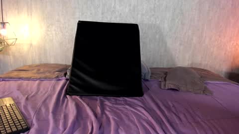 Snapshot of emily_ariaszc chatting on December 11, 2:44 pm Emily online show from December 11, 2:44 pm