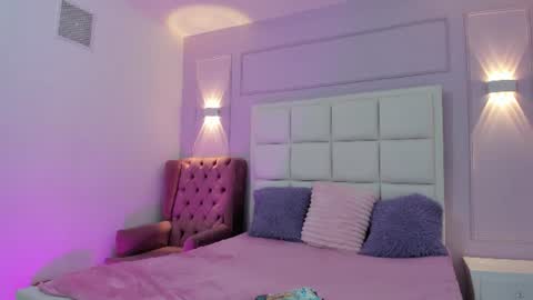 emily_bruss online show from July 10, 9:17 pm