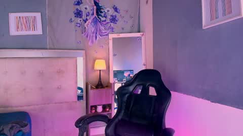 emily_castillo1_ online show from June 12, 6:01 am