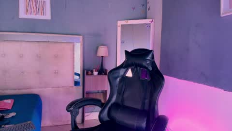 emily_castillo1_ online show from July 25, 6:33 am