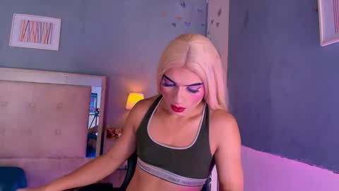 emily_castillo1_ online show from July 29, 6:22 am