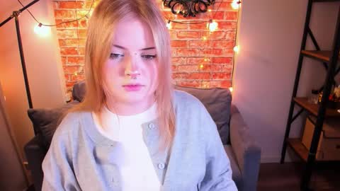 Snapshot of emily_coyness chatting on February 25, 5:00 pm emily_coyness online show from February 25, 5:00 pm