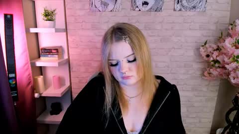 Snapshot of emily_coyness chatting on March 6, 4:36 pm emily_coyness online show from March 6, 4:36 pm