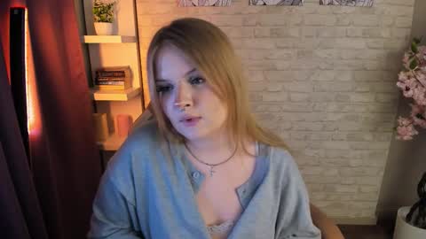 Snapshot of emily_coyness chatting on March 16, 6:56 pm emily_coyness online show from March 16, 6:56 pm