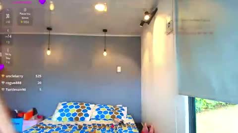 Snapshot of emily_foru chatting on April 19, 6:32 pm emily_foru online show from April 19, 6:32 pm