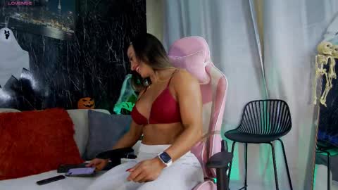 Snapshot of emily_foxx01 chatting on October 20, 9:26 pm Emily foxx01 online show from October 20, 9:26 pm