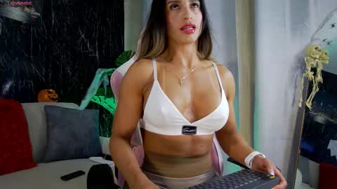 Snapshot of emily_foxx01 chatting on October 24, 8:38 pm Emily foxx01 online show from October 24, 8:38 pm