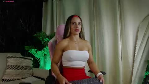 Emily foxx01 online show from July 1, 12:12 am