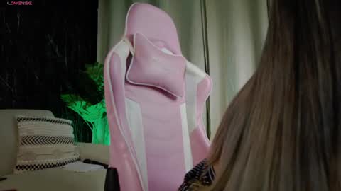 Emily foxx01 online show from July 14, 11:54 pm