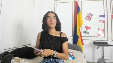emily_gaviria1 online show from June 16, 1:47 pm