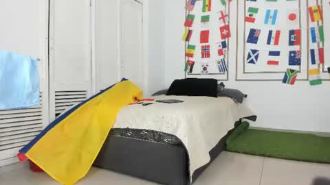 emily_gaviria1 online show from June 17, 12:07 pm