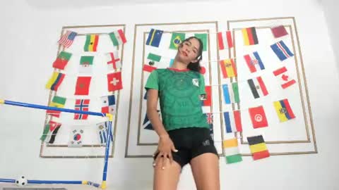 emily_gaviria1 online show from June 19, 7:06 pm