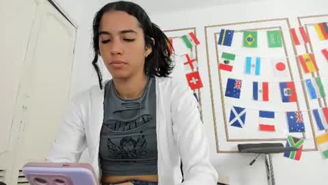 emily_gaviria1 online show from June 25, 12:09 pm