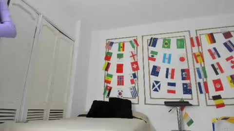 emily_gaviria1 online show from July 1, 12:07 pm