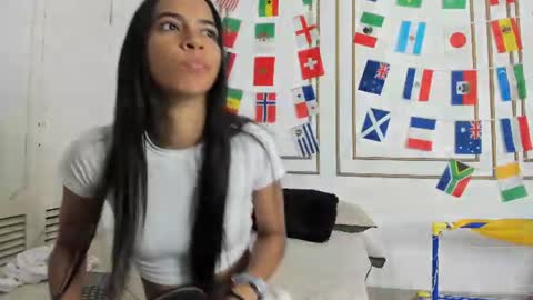 emily_gaviria1 online show from July 4, 12:22 pm