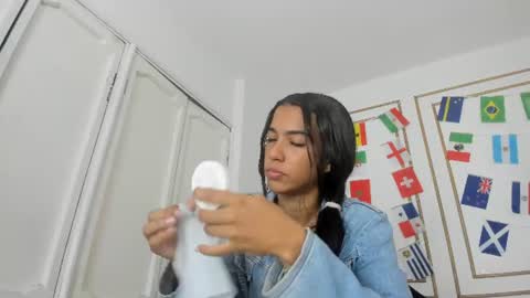 emily_gaviria1 online show from July 12, 12:18 pm