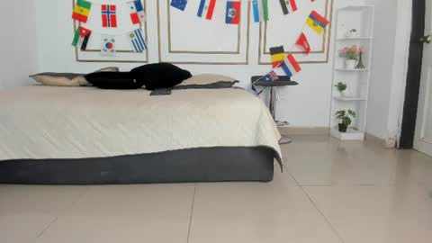emily_gaviria1 online show from July 19, 12:09 pm