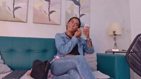 emily_gaviria1 online show from July 30, 12:15 pm