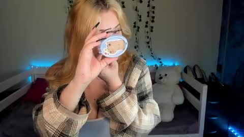 EMILY online show from October 5, 9:51 am