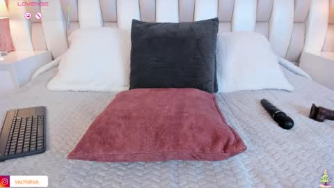 Snapshot of emily_hill___ chatting on December 13, 7:53 pm EMILY Monday 5-2 am From Tuesday to Friday5-1 am Colombia time online show from December 13, 7:53 pm