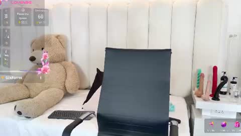 emily_hilton1 online show from July 25, 6:38 pm