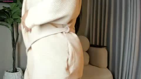 independet model online show from June 17, 3:35 pm