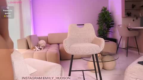 independet model online show from July 1, 6:07 pm