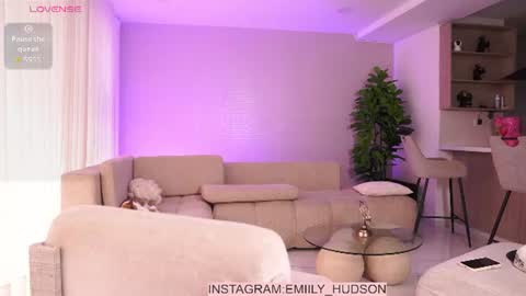 independet model online show from July 8, 8:13 pm