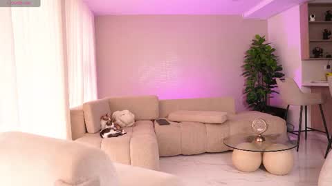 independet model online show from July 19, 8:12 pm