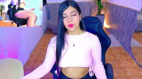 Snapshot of emily_jones3 chatting on September 24, 11:24 am Emily online show from September 24, 11:24 am