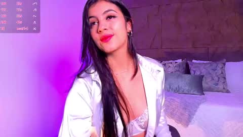 Snapshot of emily_jones3 chatting on October 19, 1:45 pm Emily online show from October 19, 1:45 pm