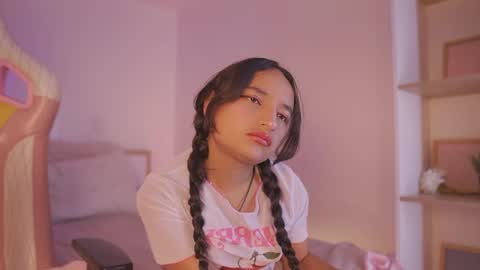Snapshot of emily_jonexs_ chatting on July 1, 8:52 pm mily online show from July 1, 8:52 pm