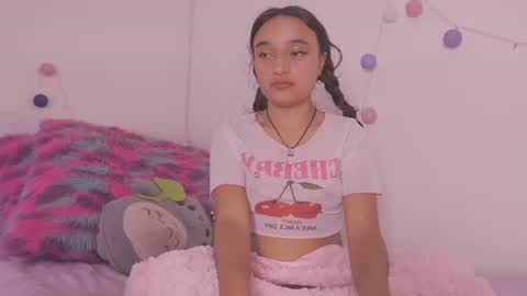Snapshot of emily_jonexs_ chatting on July 18, 12:20 pm mily online show from July 18, 12:20 pm