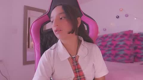 Snapshot of emily_jonexs_ chatting on July 29, 8:07 pm mily online show from July 29, 8:07 pm