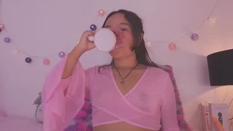 Snapshot of emily_jonexs_ chatting on July 31, 9:41 am mily online show from July 31, 9:41 am