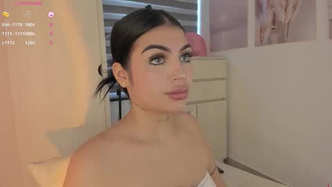 EmilyKenner  Independent model  online show from October 28, 11:25 am